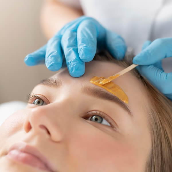 CLASE DE DISEÑO DE CEJAS CON HENNA Y CERA